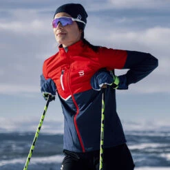 Daehlie Jacket Kikut Wmn -Ski Ausrüstungs Laden 333244 Jacket Kikut Wmn 25300 MODEL 3 Dahlie