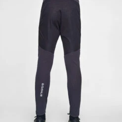 Daehlie Pants Conscious -Ski Ausrüstungs Laden 333422 Pants Conscious 99900 MODEL 2 Dahlie