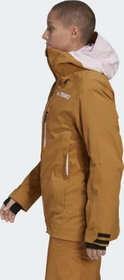 Adidas Terrex Women Rsort 3in1 Jacket -Ski Ausrüstungs Laden GT2823 on model side transparent 2000x2000