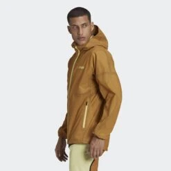 Adidas Terrex Agravic 3L Jacket -Ski Ausrüstungs Laden H50973 on model side transparent 2000x2000